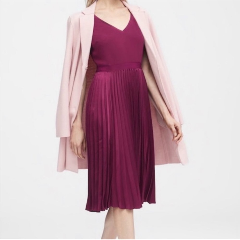 Banana Republic Sleeveless V Neck Pleated Fit Flare Midi Dress Size 4